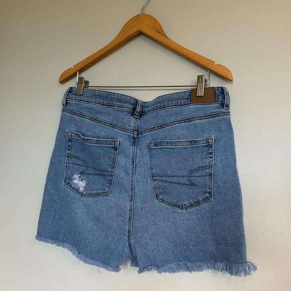 American Eagle Outfitters Mom Denim Short Distressed 14 Medium Blue • - Picture 5 of 6